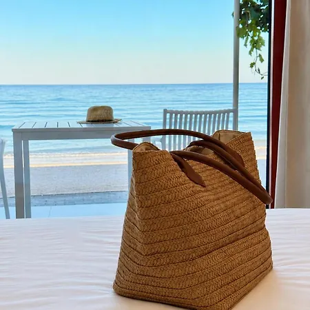 Xanthos Beachfront Hotel *
